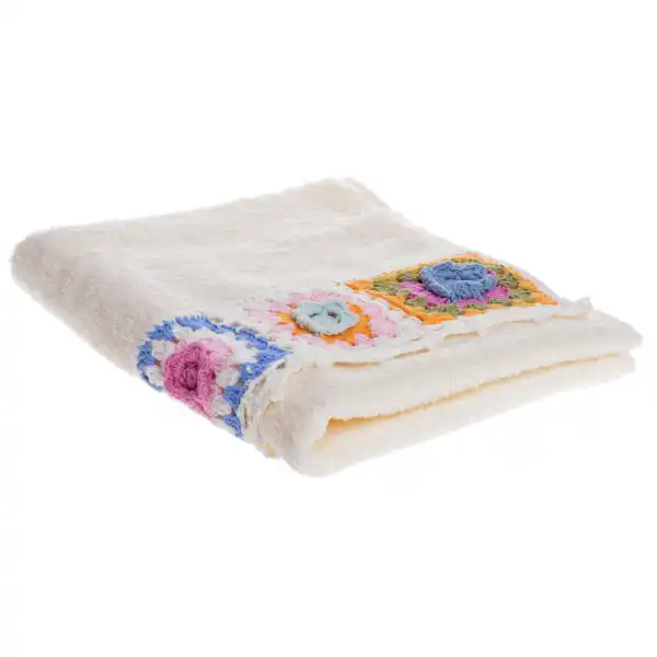 RĘCZNIK KREMOWY W KWIATKI MAŁY