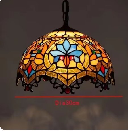 Lampa sufitowa w stylu Tiffany