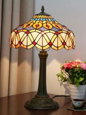 Lampa witrażowa w stylu Tiffany. Pawie Oczko