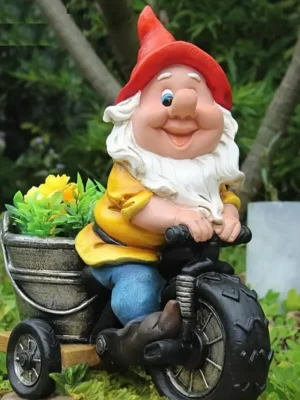 aa-5.webp Uroczy Krasnal na Trójkołowym Wózku