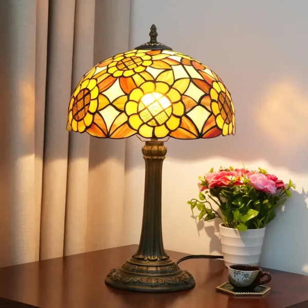 aa-8.webp Lampa witrażowa w stylu Tiffany. Słoneczniki w ogrodzie