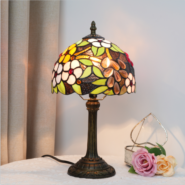 Lampa witrażowa w stylu Tiffany. Tajemniczy ogród. 20'