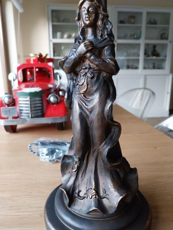 Lampa witrażowa w stylu Tiffany. Bogini życia