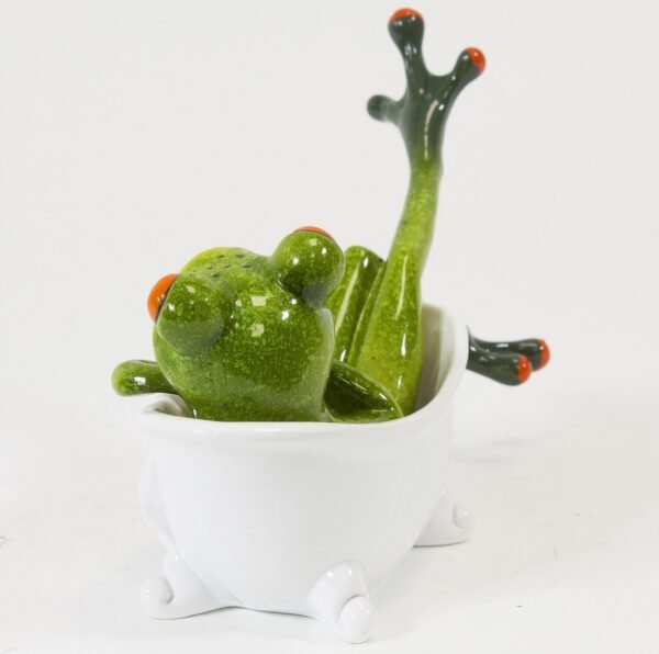 cc-12-1.jpg Figurka Żaba W Wannie