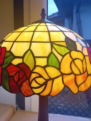 Lampa witrażowa w stylu Tiffany ręczne robiona . Herbaciane róże 30'
