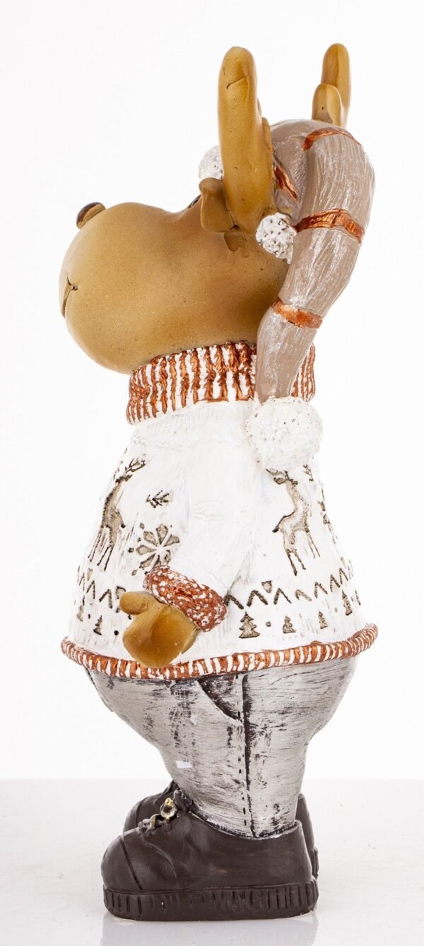 jj2.jpg Figurka Jeleń w sweterku i czapce