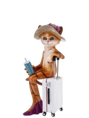 Figurka kotki w podróży