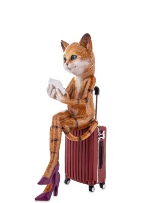 Figurka kota w podróży