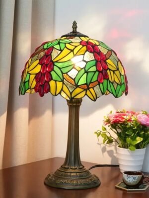 Lampa witrażowa w stylu Tiffany. Małe Winogrona