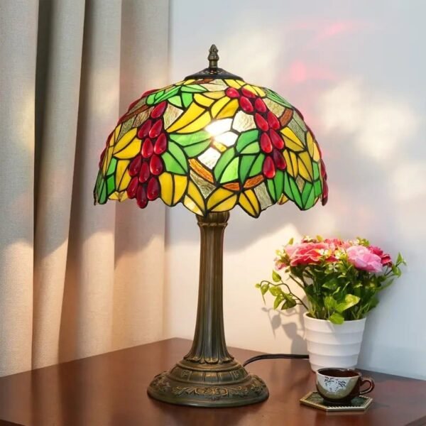Lampa witrażowa w stylu Tiffany. Małe Winogrona