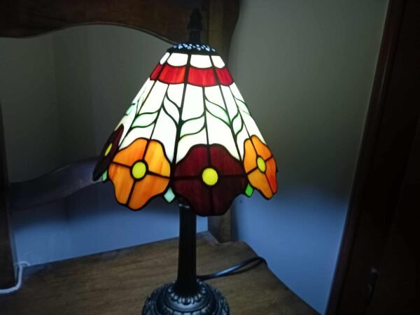 mala-lam.jpg Lampa witrażowa w stylu Tiffany. Rabatka