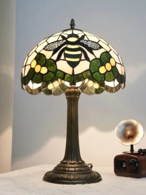 Lampa witrażowa w stylu Tiffany. Mucha