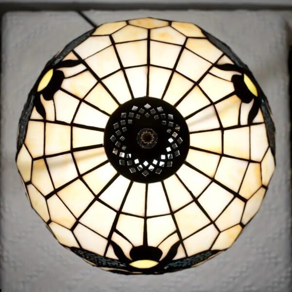 Lampa witrażowa w stylu Tiffany. Mucha