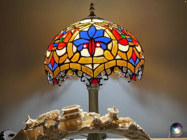 Lampa witrażowa w stylu Tiffany