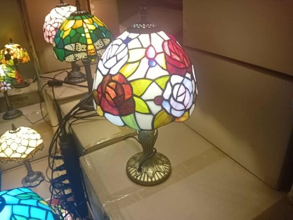 Lampa witrażowa w stylu Tiffany. Róże 20'