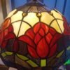Lampa witrażowa w stylu Tiffany ręczne robiona . Pąsowe róże 30'