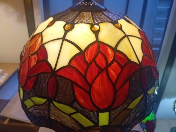 Lampa witrażowa w stylu Tiffany ręczne robiona . Pąsowe róże 30'