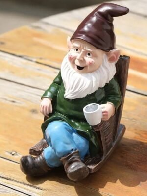 Urocza Statuetka Krasnala Ogrodowego z Żywicy