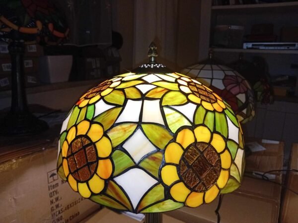slon-3.jpg Lampa witrażowa w stylu Tiffany. Słoneczniki w ogrodzie