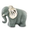 Figurka słonia w zieleni