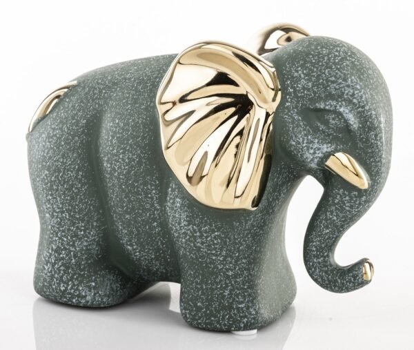 Figurka słonia w zieleni