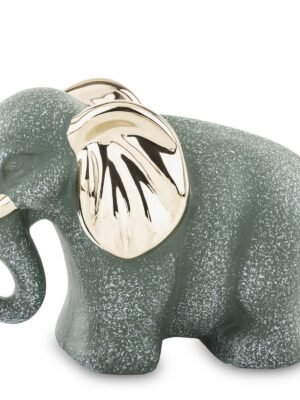 Figurka słonia w zieleni