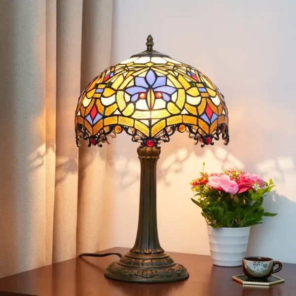 Lampa witrażowa w stylu Tiffany