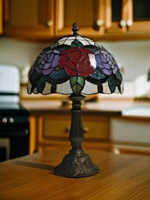 Lampa witrażowa w stylu Tiffany. Kolorowe róże
