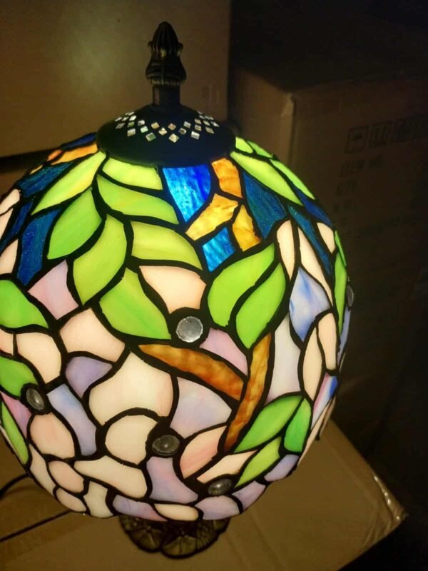 Lampa witrażowa w stylu Tiffany. Wisteria 20'