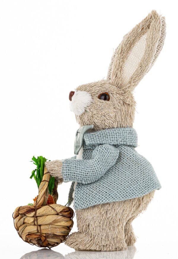 Figurka króliczka z koszykiem