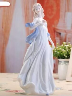 Elegancka Figurka Porcelanowa