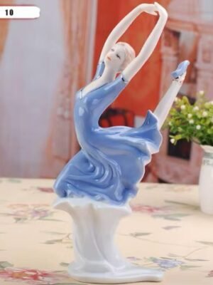 Piękna Figurka Porcelanowa