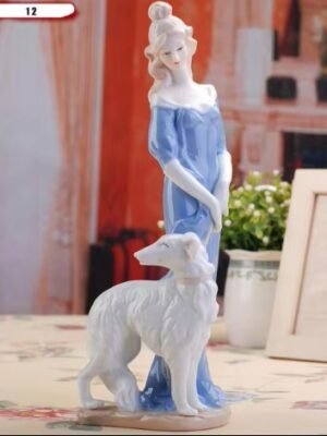 Piękna Figurka Porcelanowa