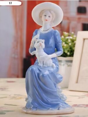 Piękna Figurka Porcelanowa