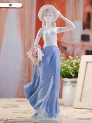 Piękna Figurka Porcelanowa