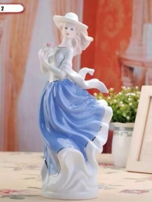 Elegancka Figurka Porcelanowa