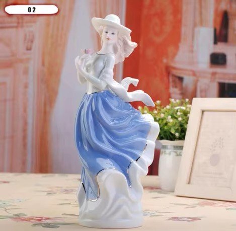 Elegancka Figurka Porcelanowa