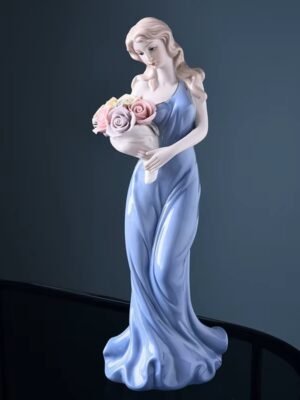 Piękna Figurka Porcelanowa