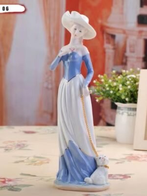 Piękna Figurka Porcelanowa