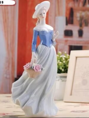 Piękna Figurka Porcelanowa