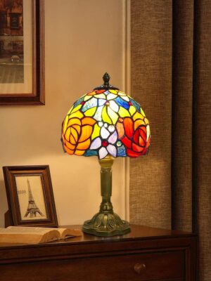 H76cd95ca5e0549b89e2ea612eda0895fi Lampa Stołowa Tiffany. Dwukolorowe Róże Vintage