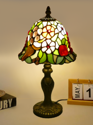H92ab27dd75a042f3aa224cb794b4f3cax Lampa witrażowa w stylu Tiffany – kolorowy akcent, który odmieni Twoje wnętrze