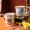 Elegancki porcelanowy kubek ze złotym wykończeniem i kwiatowym wzorem 350ml